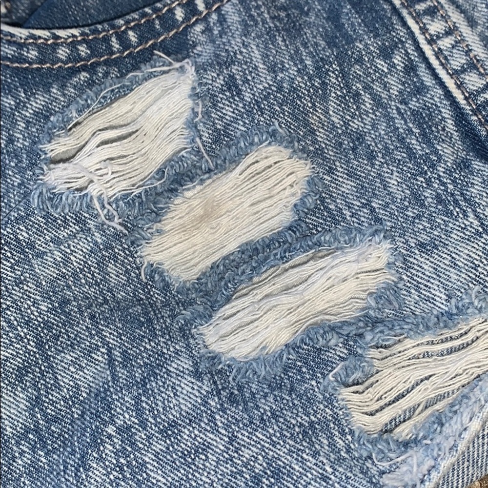 Distressed Jean shorts - Picture 5 of 10